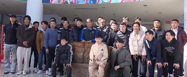 九游娱乐app-面对自媒体批评徐根宝有应对措施 武磊：看完笑笑