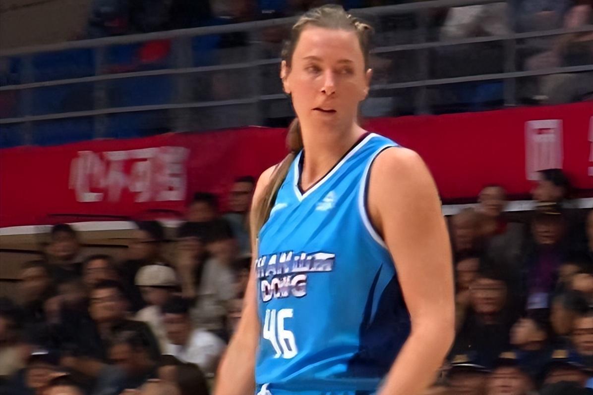 九游娱乐app-三连胜!新援28分6记三分+张子宇100%命中率,山东女篮双杀湖北!